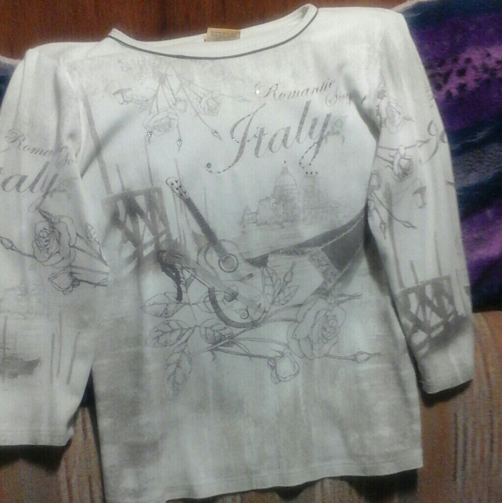 Printed 3/4 sleeve, accented with crystals